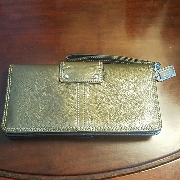 Coach wristlet - Picture 2 of 7